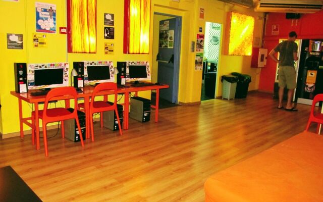 Onefam Les Corts Hostel