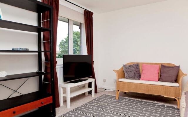 Warm East London Apartment - Sleeps 4