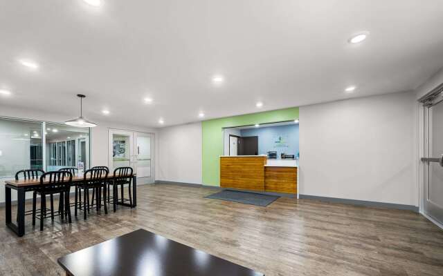 Woodspring Suites Dearborn - Detroit