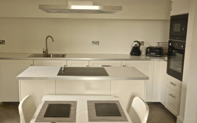 Paramount Apartments