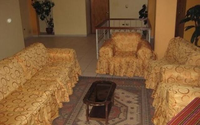 The Real House-Hostel
