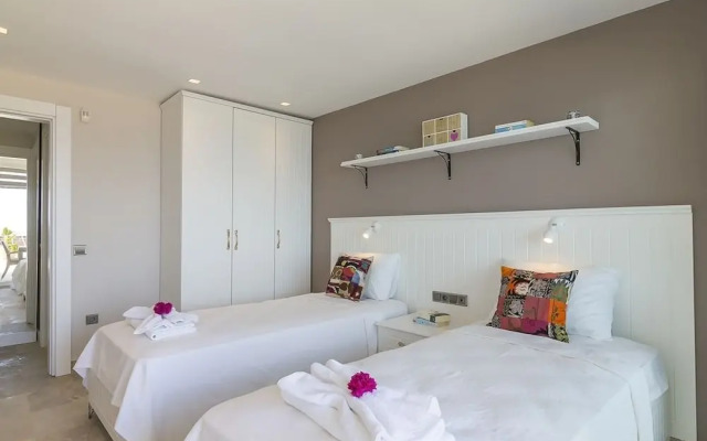 Villa Hecky by Akdenizvillam