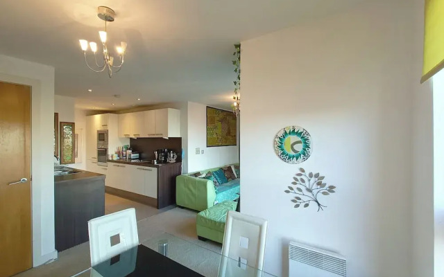 Apartmentsleeps5-balcony-petfriendly-aoarena-heatonpark-onstreetparking