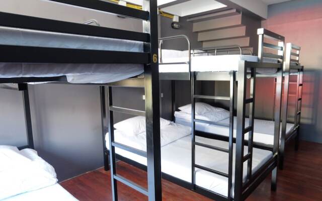 BTS Khaosan Hostel