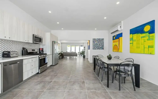 Modern Trestrapi Beach Villa 8 bed 8 Bath 2 Pools