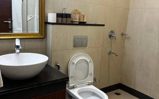 Luxury Serviced Apartment Near Medanta Medicity