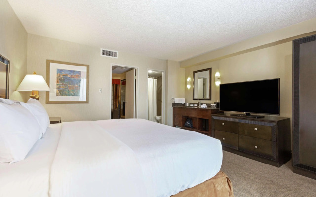 Embassy Suites Kansas City Plaza