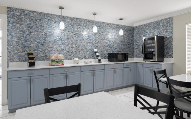 Super 8 by Wyndham Covington