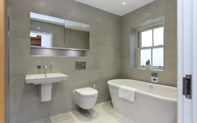 The Ascot Escape - Stylish 4bdr With Courtyard