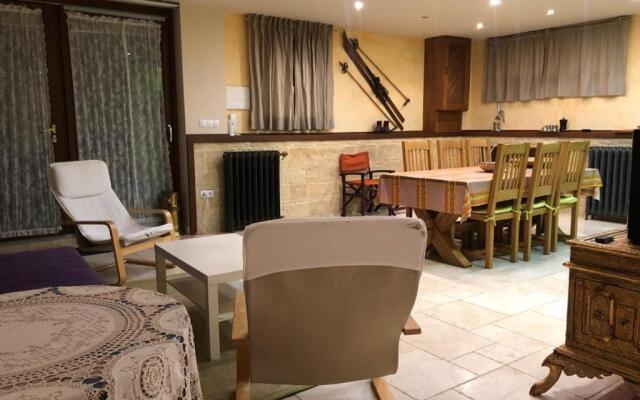 Apartamento con jardin