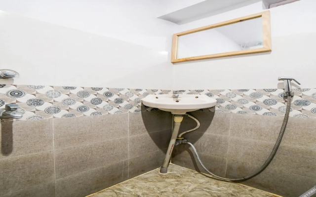 Sree Radha Lodge by OYO Rooms
