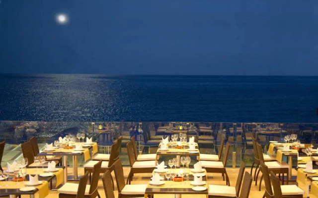 Mare Blue Hotel