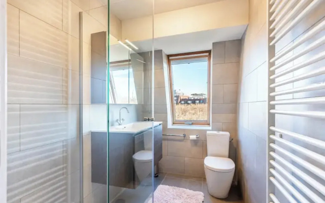 Corner Apartment With 2 Bedrooms