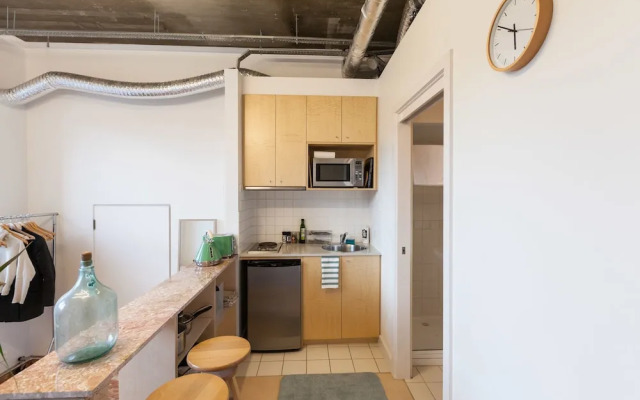 LUCINDA, Carlton Studio Apartment