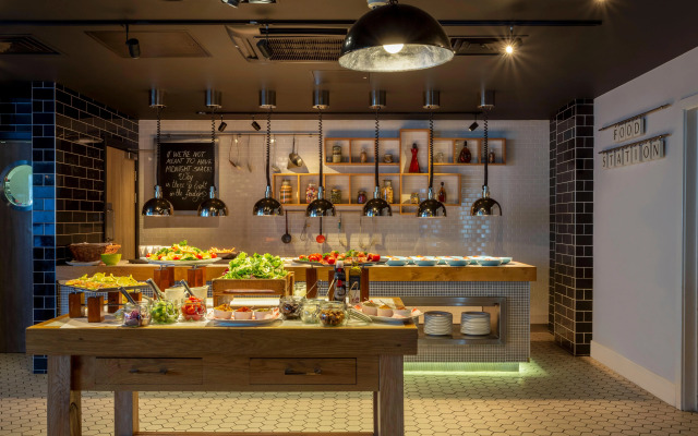 Holiday Inn London Brentford Lock by IHG