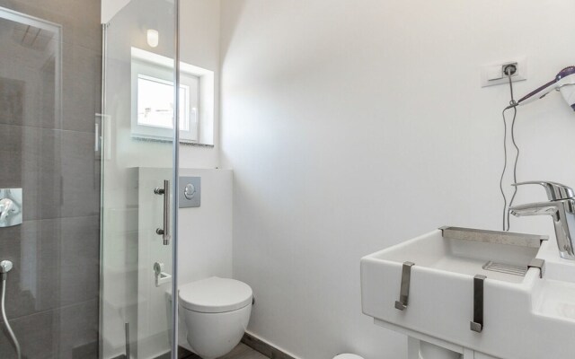 Modern Holiday Home With Pool and Bubble Bath