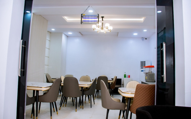 Robertware Hotel and Suites