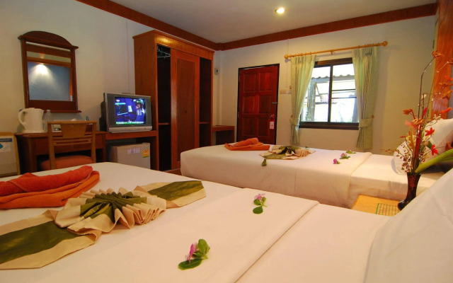 Lanta Nice Beach Resort
