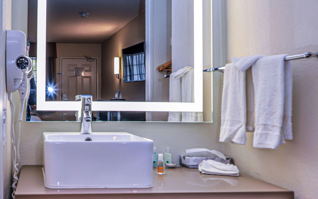 Quality Inn & Suites Camarillo - Oxnard