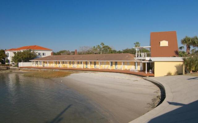 Edgewater Inn