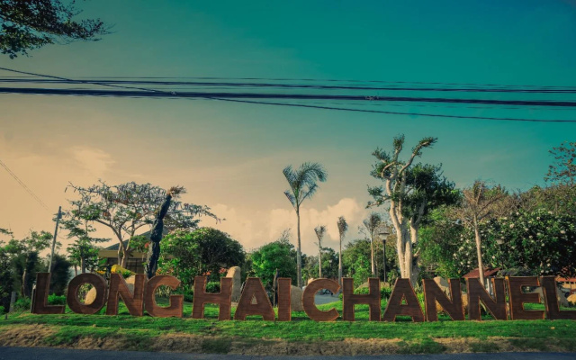 Longhai Channel Beach Resort