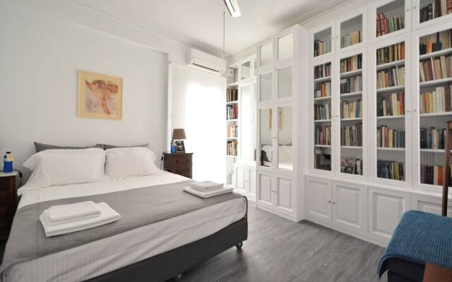 Plaka Elegant Apartment