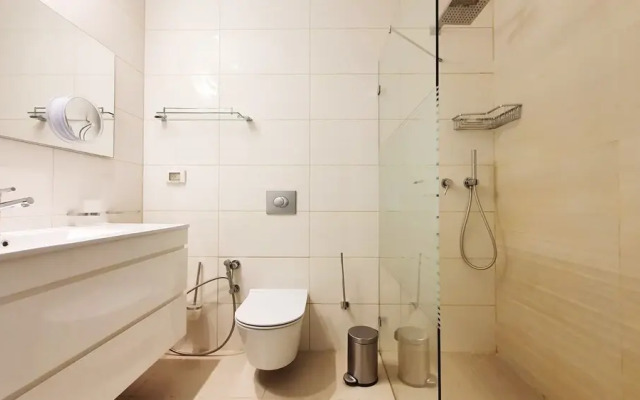 Bedroom Apartment with Balcony and City Views