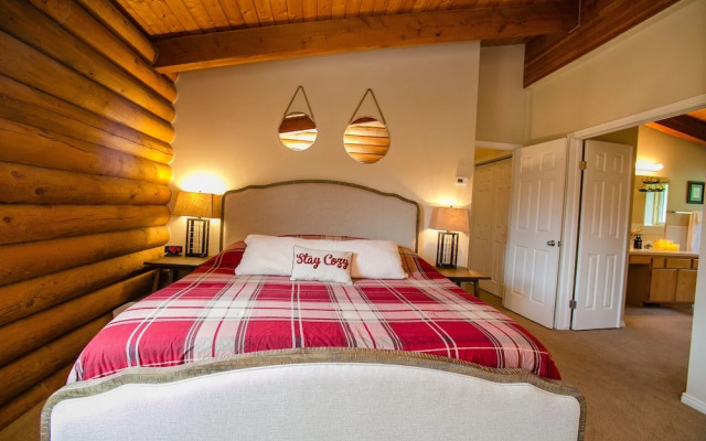 Nederland Getaway 4 Bedroom Home by RedAwning