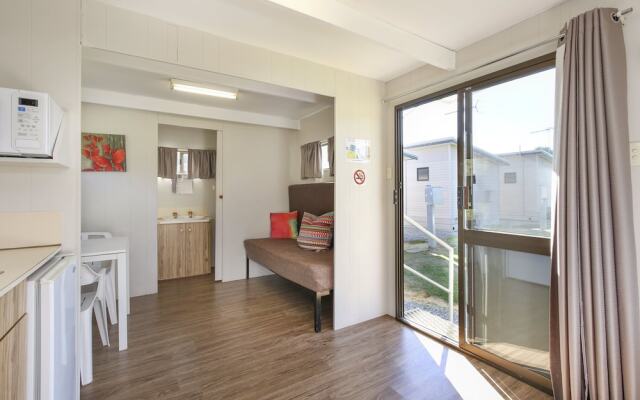 Serpentine Falls Park Home & Tourist Village