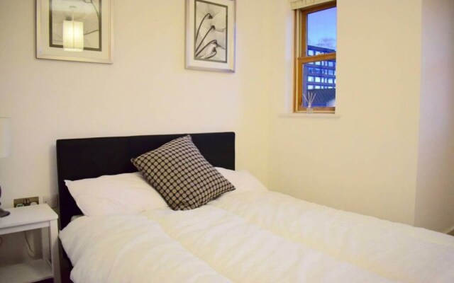 2 Bedroom Flat Sleeps 4 in Balham