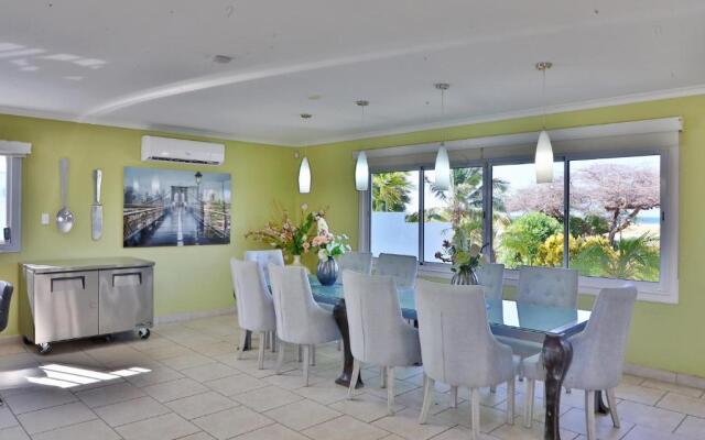 A Ocean View Malmok Villa