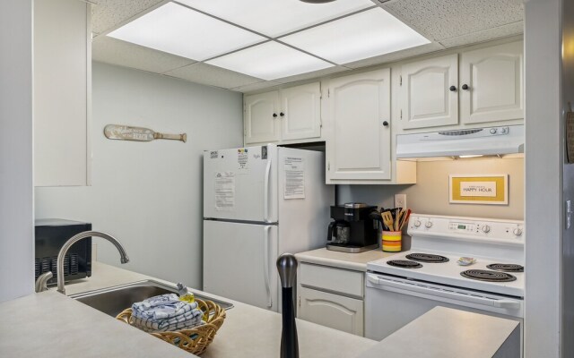 SPC 1034 is a Pet Friendly 1 BR with Free Beach Service for 2! by RedAwning