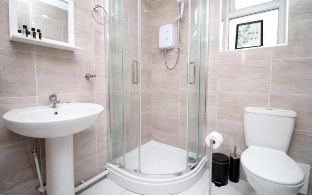 Tavi 3 by Mia Living Modern 1 bedroom apartment