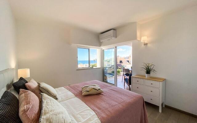 Balcony with Seaview - 1 Bed Apartment