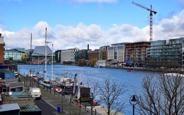 2 Bedroom Flat By The Canal