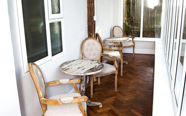 Maple Manor Hotel