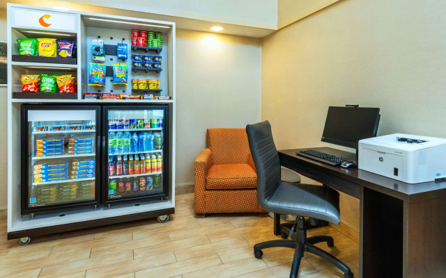 Comfort Inn Highway 401