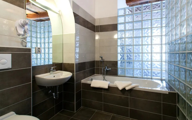 U Tří hrušek Suites & Apartments