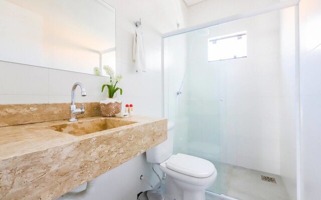 Casa Moderna em Condomínio de Canasvierias
