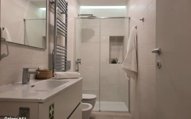 Unique 4 Storey House on Naviglio 4Bd, 4Bt