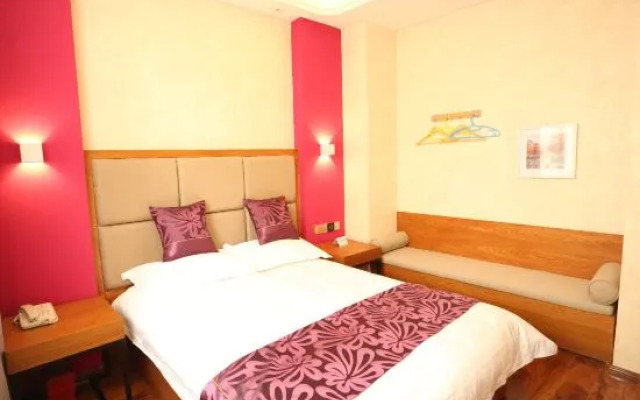 Super 8 Hotel (Luoyang Longmen High-speed Railway Station Quanyi Square)