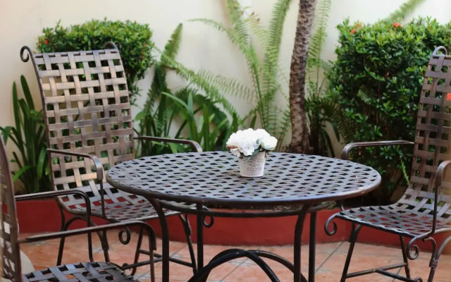Nesthost Hotel Los Robles