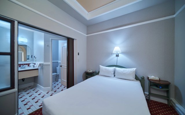 Bedford Regency Hotel