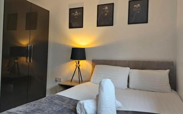 Cozy Liverpool Apartment With 2 Bedrooms
