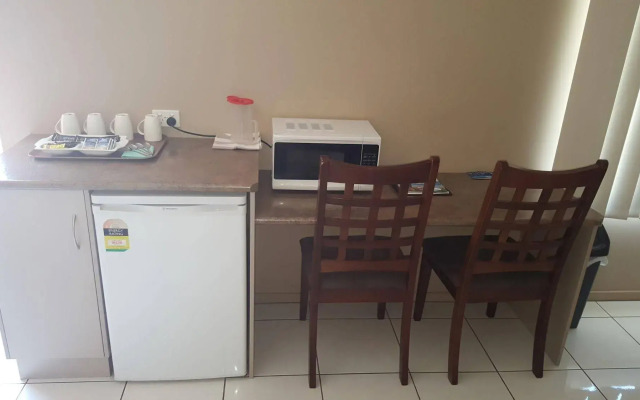 Nightcap at Queens Beach Hotel