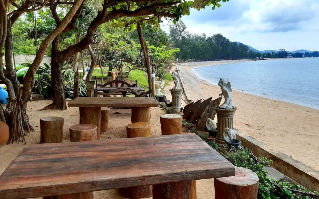 Jungle Bay Resort