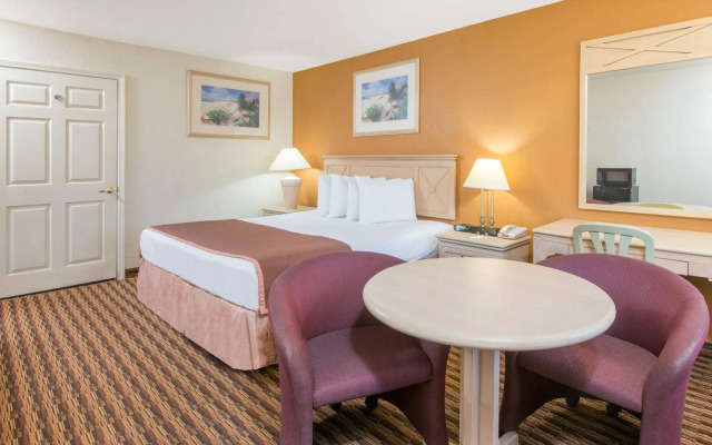 Red Carpet Inn & Suites