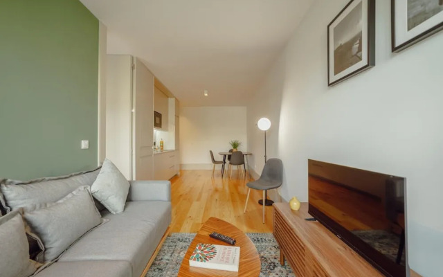 Legacy Oporto Premium Apartment C by Vacationy