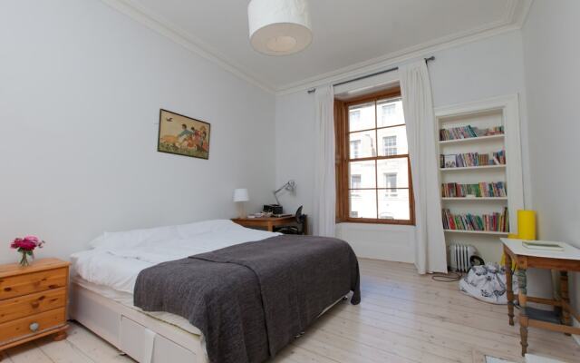 Bright Corner 1BR Tenement Next to Meadows