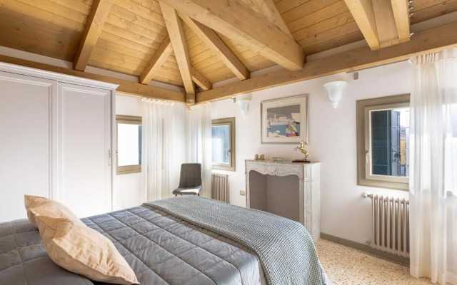 Ca' Cappello Venice Apartment 2 with Canal View